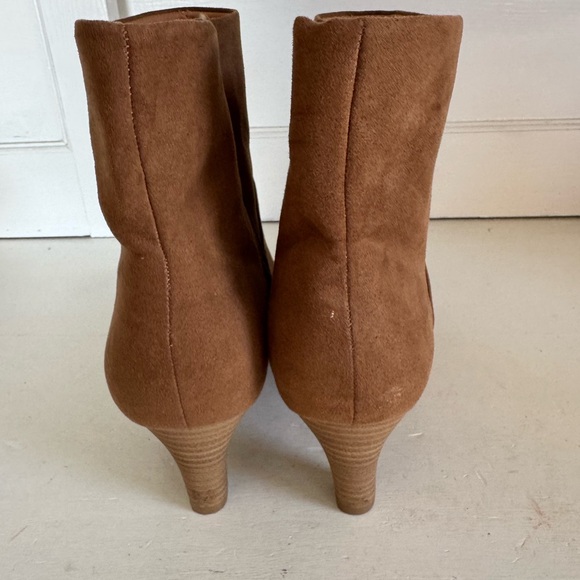 Universal Thread tan heeled boots size 11 - Picture 6 of 10